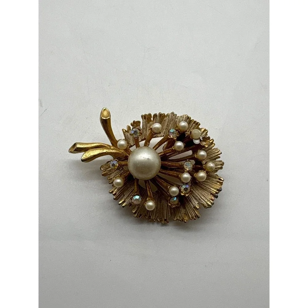 Vintage BSK‎ Goldtone Aurora Borealis Rhinestone Faux Pearl Flower Brooch J169